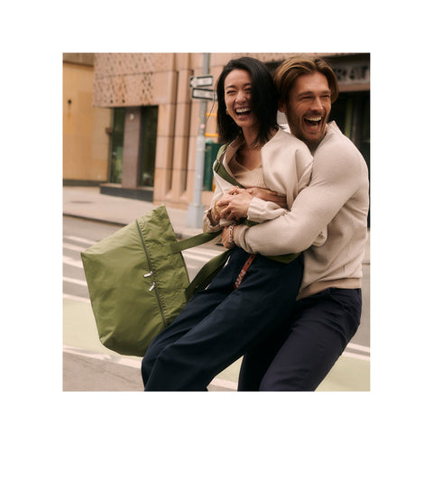 https://www.lesportsac.com/cdn/shop/files/LeSportsac_Fall2023_Campaign_11.jpg?width=480&v=1691761551